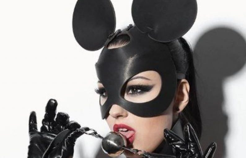 Can I entrust my secrets to Live Femdom Chat models