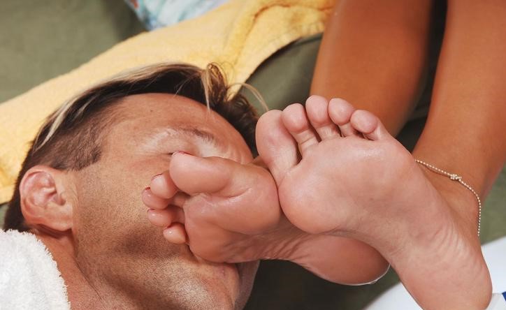 Feet as a symbol of femininity Feet Fetish Cams style