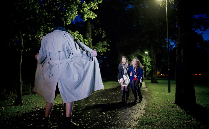 Exhibitionism Cams: an exhibitionist is on your way, what to do?